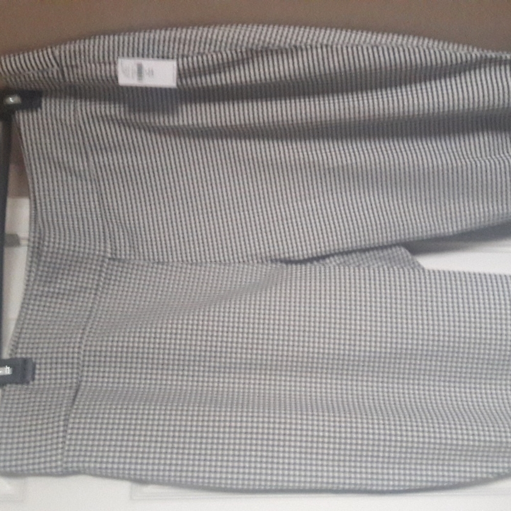 Old Navy Women's pull on pants Long Length NWT - Picture 2 of 12